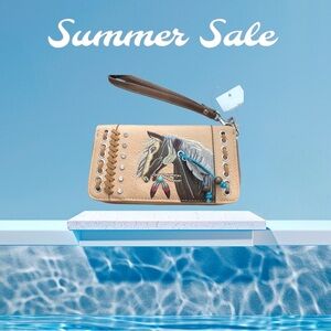 Dakota New wallet in good condition.